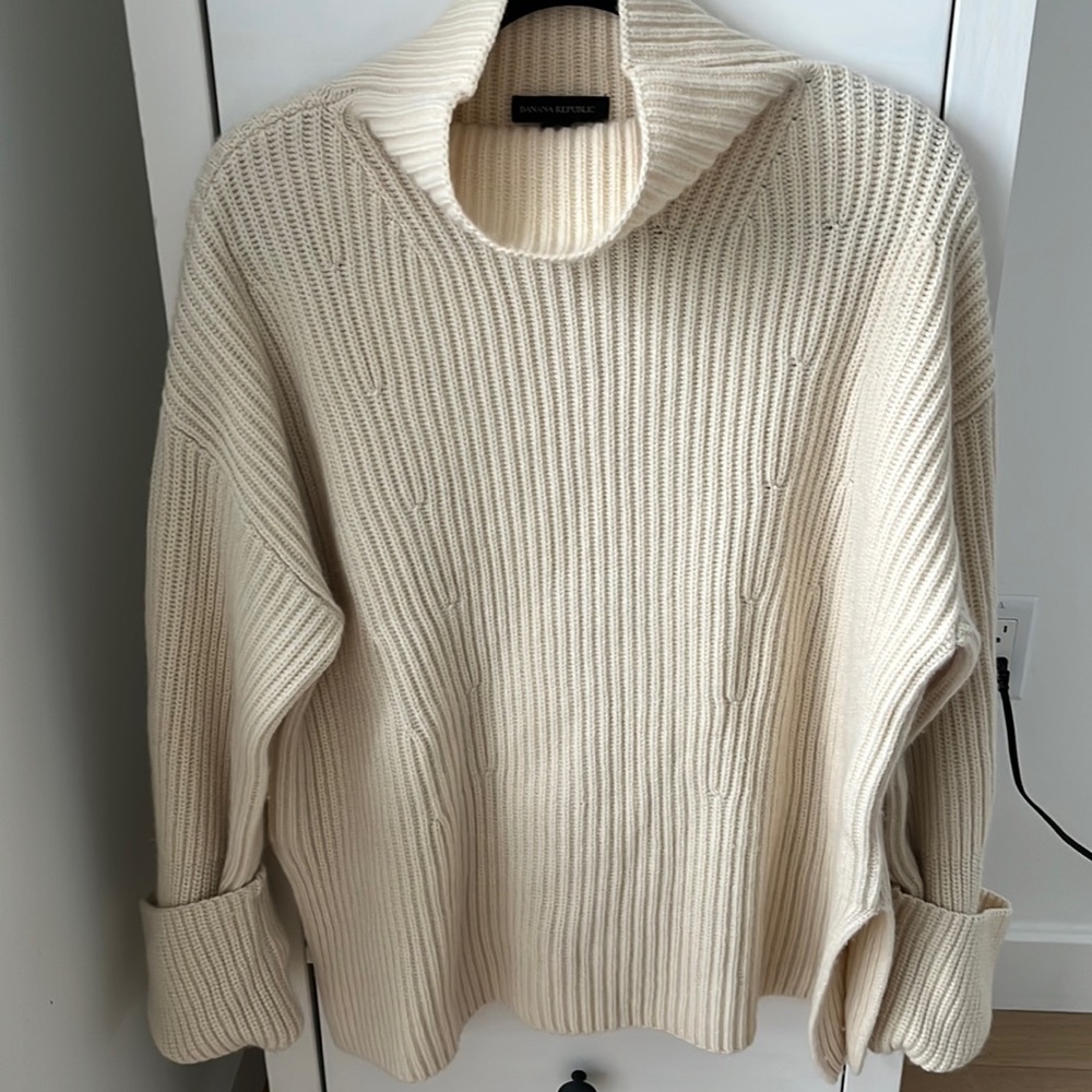 Banana Republic Cashmere Cream Wide Arm Turtle Neck Sweater - Size Medium